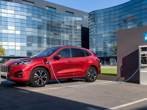 Nguy cơ bị chập mạch pin, lượng lớn ô tô Ford Kuga Plug-in Hybrid bị triệu hồi