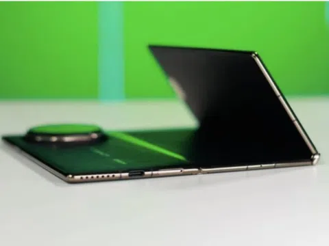 Samsung ấp ủ phát triển smartphone gập bốn