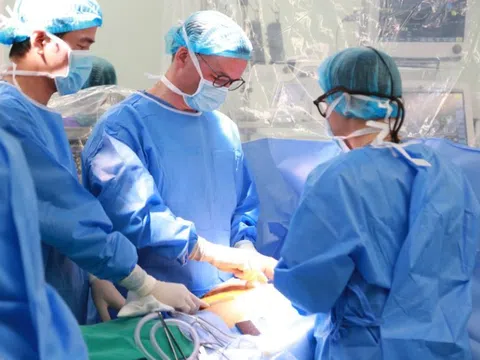 Việt Nam lần đầu thực hiện thành công ghép tim nhân tạo bán phần