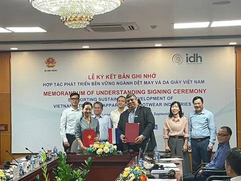 Lễ ký kết “Bản ghi nhớ hỗ trợ phát triển bền vững ngành Dệt may và Da giày Việt Nam”.