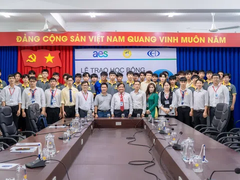Sinh viên ĐH Phan Thiết nhận học bổng Năng lượng tương lai năm 2025