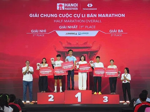 Huỳnh Anh Khôi và Phạm Thị Hồng Lệ cùng đạt hạng nhất Giải Marathon quốc tế Hà Nội Techcombank mùa thứ 5