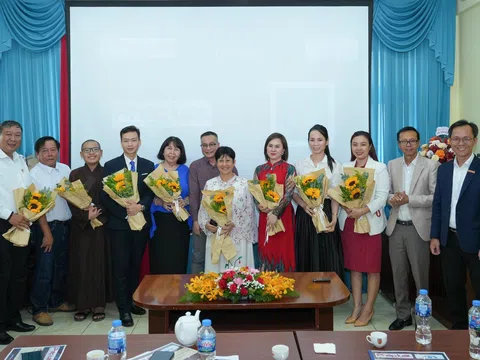 Chương trình Caravan lần 2: Trao tặng 3.000 nón bảo hiểm chất lượng cao cho các em học sinh