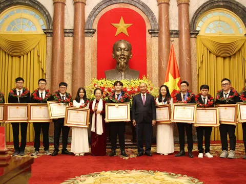 Chủ tịch nước tuyên dương học sinh đoạt giải Olympic và Khoa học kỹ thuật quốc tế năm 2021