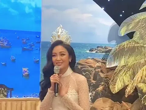 BTC “Hoa khôi Nam Bộ 2022” lần đầu bật mí về chiếc vương miện thuần thiên nhiên vô cùng độc đáo