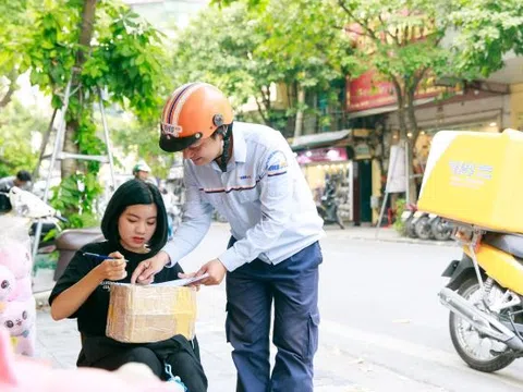 Giả mạo nhân viên công ty chuyển phát nhanh để lừa đảo người dùng